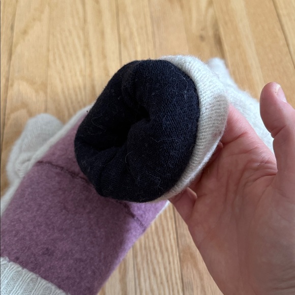 Cozy Pink and Cream Wool Mittens with Rose Detail - Picture 6 of 6